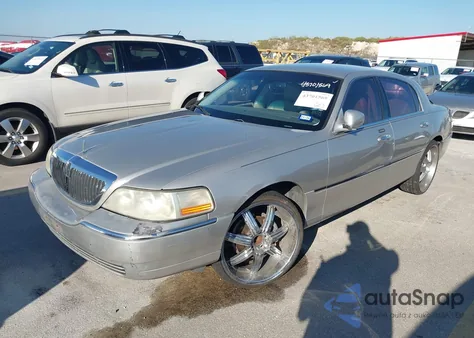 2006 Lincoln Town Car Signature z USA, uszkodzony, nr VIN 1LNHM81W06Y618904